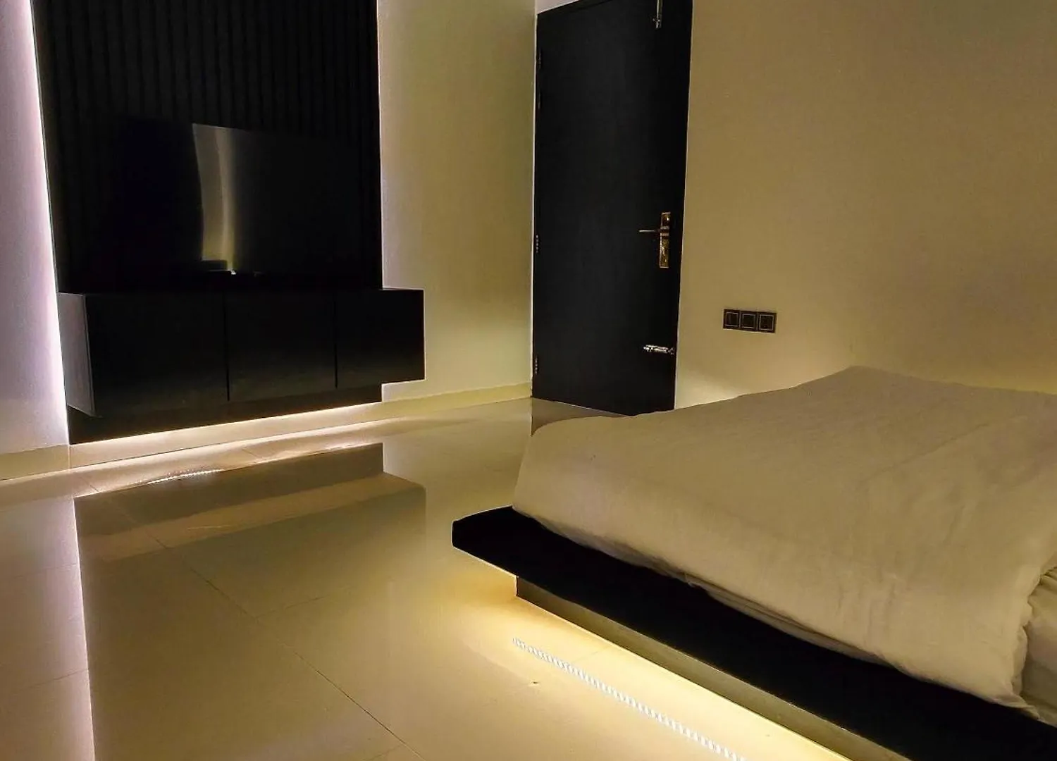 Modern Luxe Studio Apartment In Uttara Near Airport Dhaka 0*,